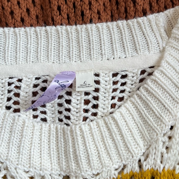 Large Sweater - Picture 6 of 6